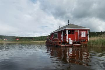 Домик в Сортавале. Собрались на веранде и отправились с крыльца.